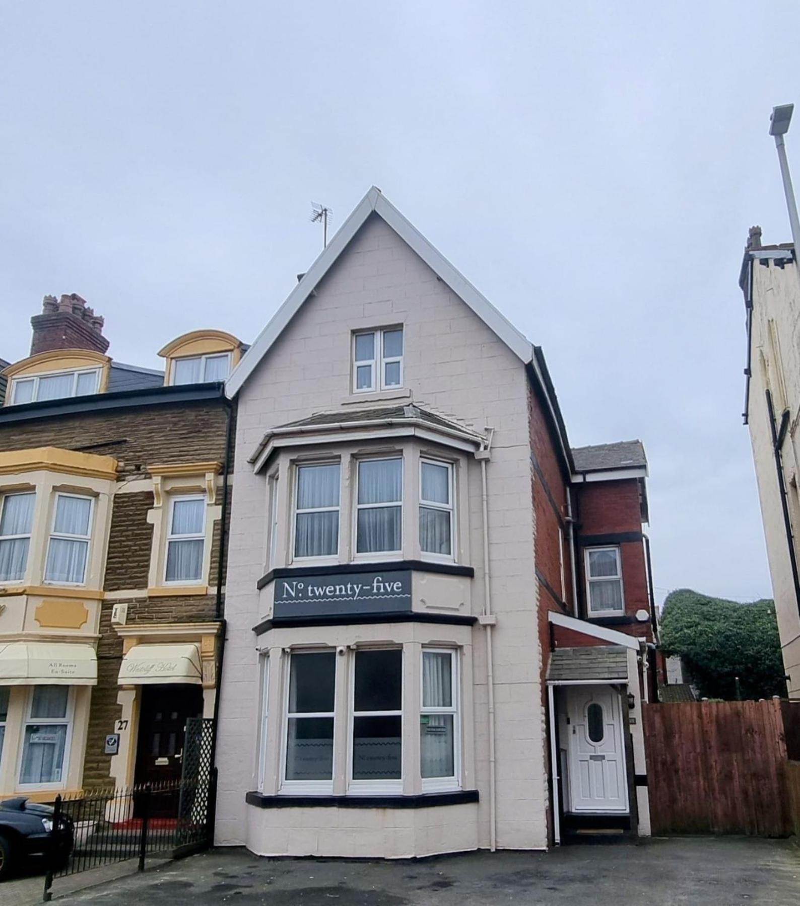 Guest house Number Twenty Five Blackpool